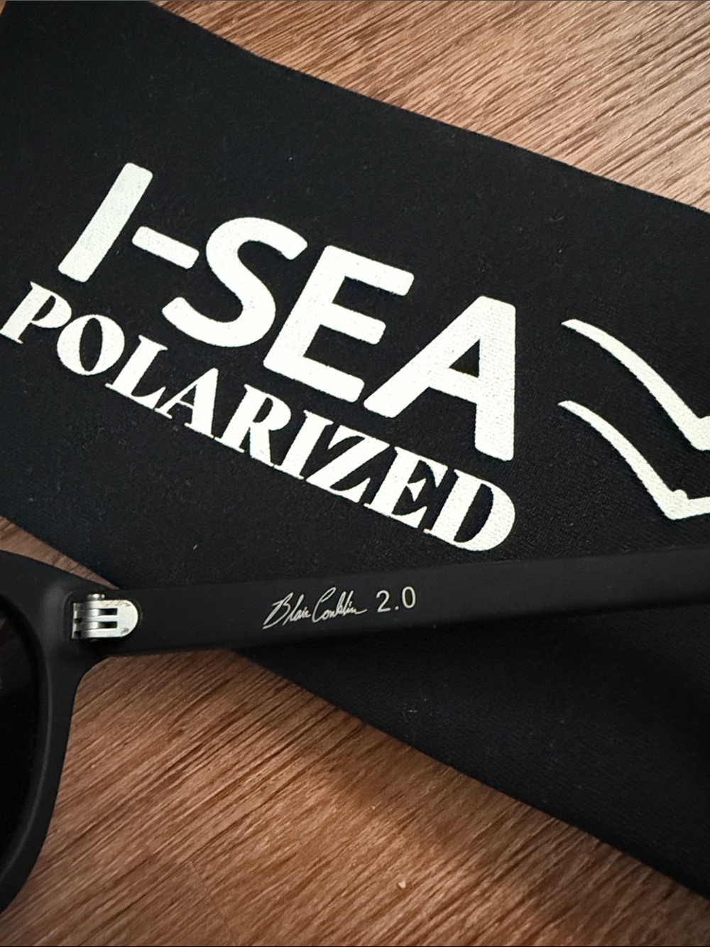I-Sea Black Matte Polarized Sunglasses with Case - Picture 3 of 5